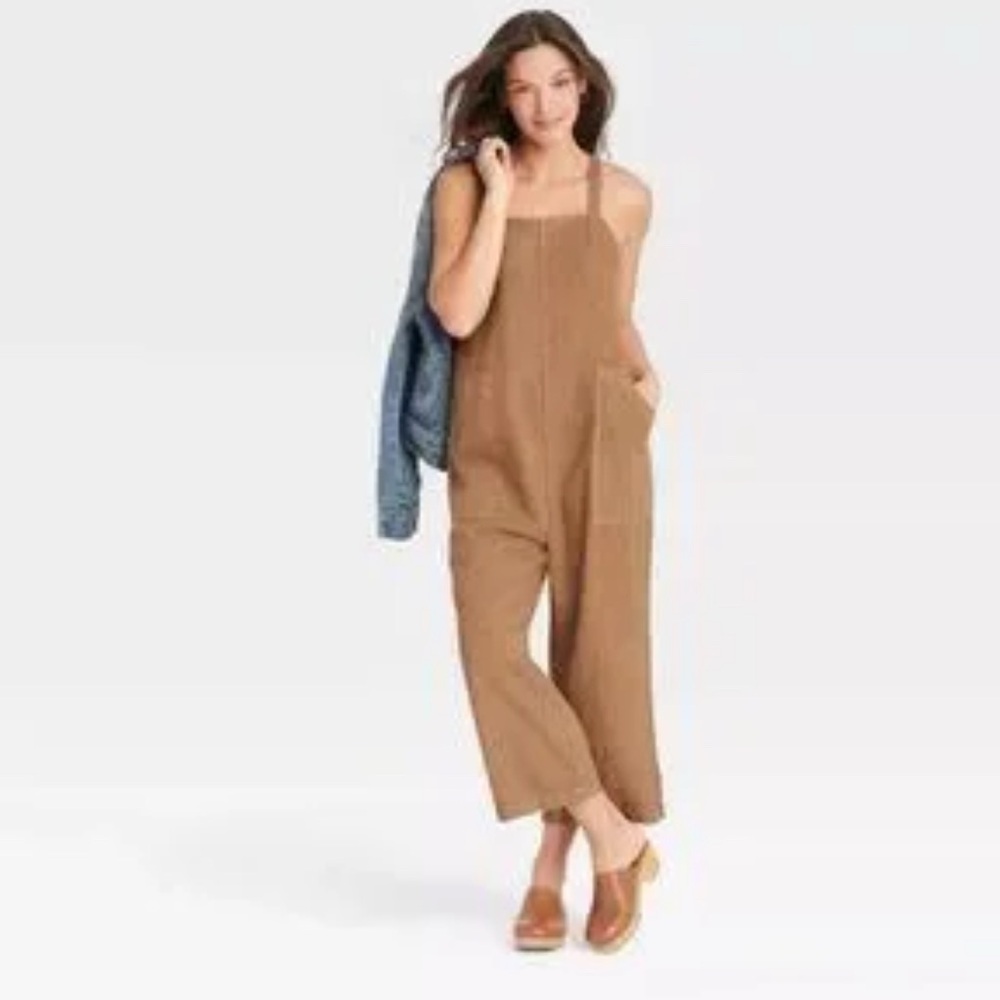 Universal Thread Brown Linen Jumpsuit with pockets, size M.